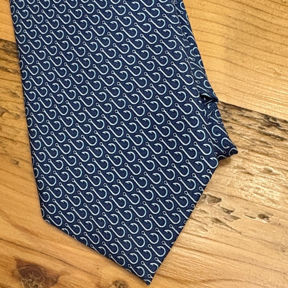 Vineyard Vines Navy and White Geometric Tie - Picture 6 of 6